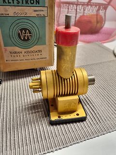 Varian Associates Klystron Röhre und Originalverpackung