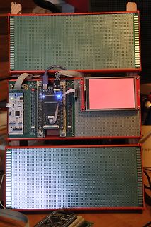 Elektronik-Aufbau mit LED-Matrizen und Display