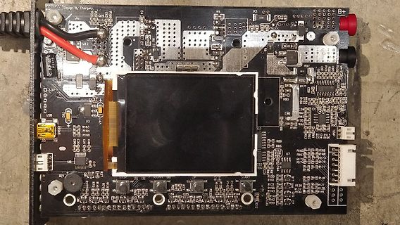 Foto einer bestückten Leiterplatte mit Display