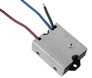 Elektronisches Bauteil mit drei Kabeln