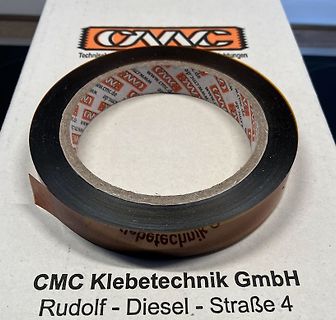 Rolle Klebeband auf Kartonage