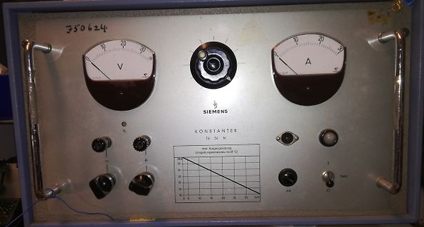 Siemens Konstanter Labornetzteil mit Analoganzeigen