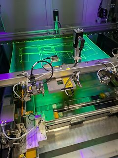 Automatisierte Bestückungsmaschine oder Laserbeschriftungsanlage