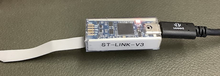 ST-LINK-V3 Programmiergerät mit Flachbandkabel