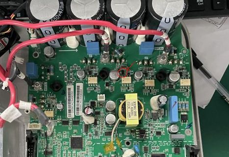 Leiterplatte eines Wechselrichters mit Elektrolytkondensatoren