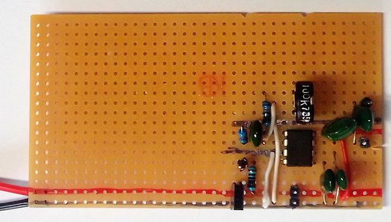 Lochrasterplatine mit elektronischen Bauteilen