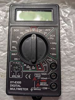 Digitales Multimeter DT-830B