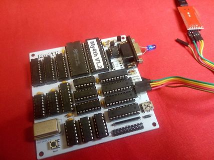 Bestückte Leiterplatte My4th V1.2 mit integrierten ICs
