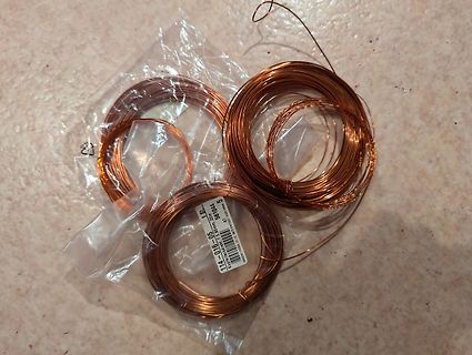Drahtspulen in Plastikverpackung