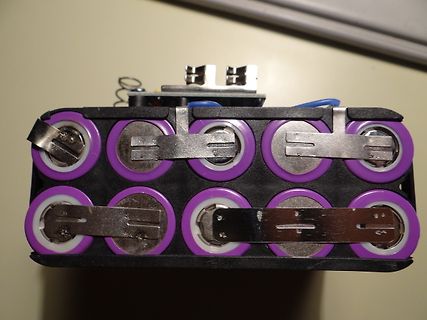 Batteriepack aus Li-Ion Zellen mit Metallkontakten