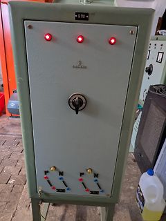 Siemens Schaltschrank mit Kontrollleuchten und Drehschalter