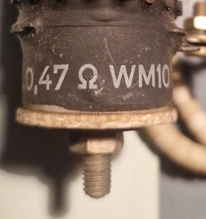 Nahaufnahme eines Bauteils mit Widerstandswert