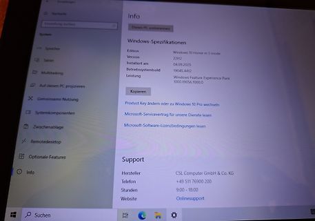 Foto eines Computerbildschirms mit Windows-Systeminformationen