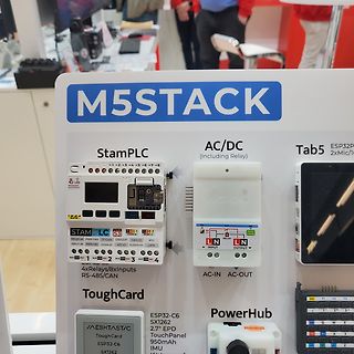 M5Stack StamPLC und Zubehör auf Display