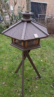 Holzkonstruktion im Garten