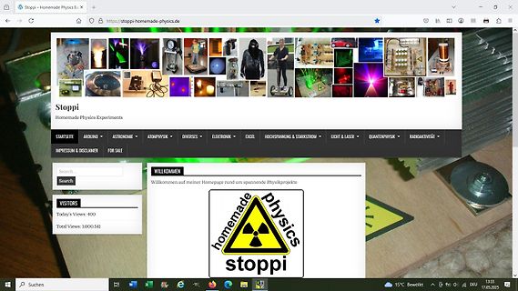 Foto eines Computerbildschirms mit einer Website zu Physikexperimenten