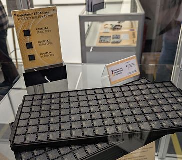 GateMate FPGA Chips und Informationsschild