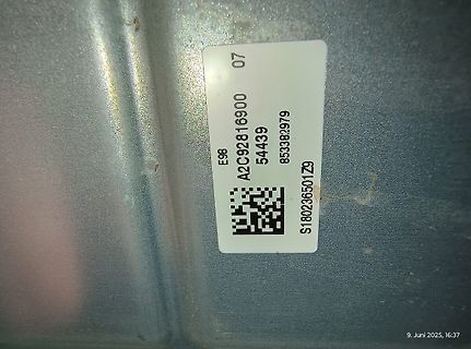Aufkleber mit Barcode und Seriennummern