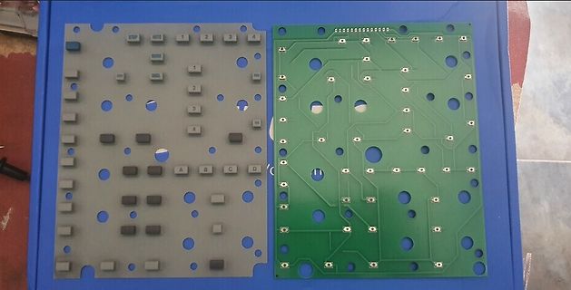 Zwei Leiterplatten einer Tastatur