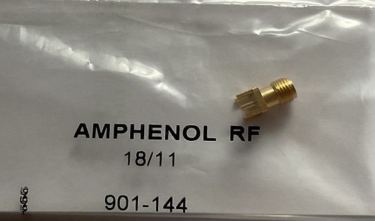 Amphenol RF Bauteil auf Etikett