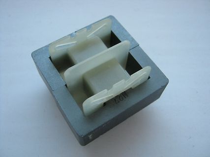 Elektronisches Bauteil in Metallgehäuse