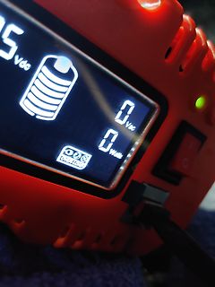Display eines USB-Ladegeräts oder Batterietesters