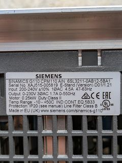 Typenschild eines Siemens Sinamics G110 Frequenzumrichters