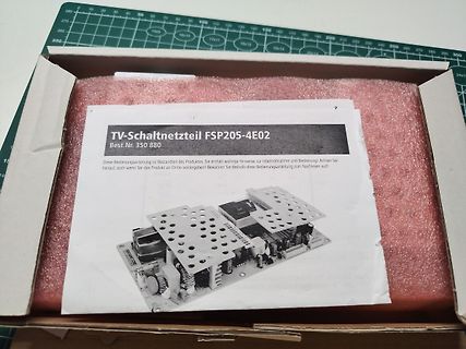 Bedienungsanleitung eines TV-Schaltnetzteils in Verpackung