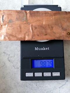 Kupferstreifen auf digitaler Waage