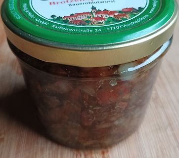 Glas mit Bauernblutwurst