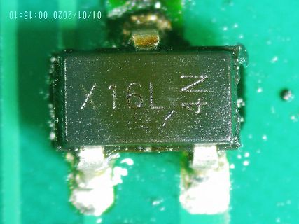 Makroaufnahme eines SMD-Bauteils auf Leiterplatte