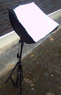 Softbox auf Stativ im Freien