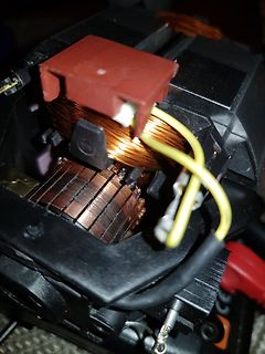 Innenansicht eines Elektromotors mit Kupferwicklungen