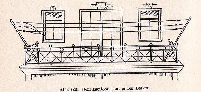 Zeichnung einer Behelfsantenne auf einem Balkon