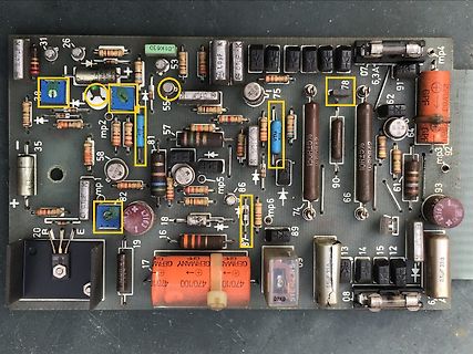 Bestückte Leiterplatte mit elektronischen Bauteilen