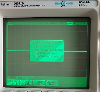 Agilent 54642D Oszilloskop mit Fehlermeldung