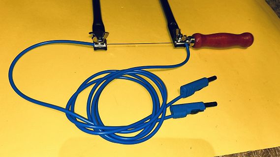 Messkabel mit Krokodilklemmen und Spannungsabgriff