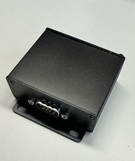 Schwarzes Metallgehäuse mit D-Sub Anschluss