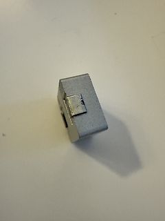 Kleines metallisches Bauteil