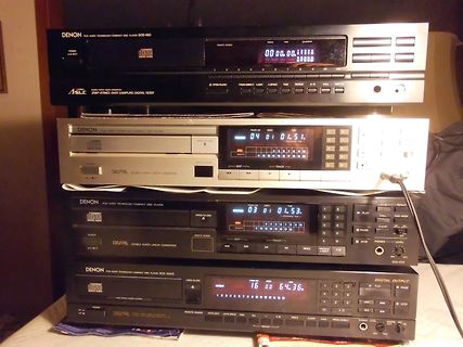 Stapel von Denon CD-Playern