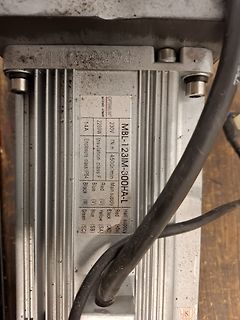Typenschild eines Elektromotors