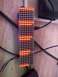 LED-Matrix-Display mit leuchtenden Segmenten