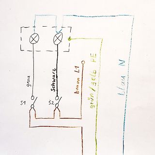 Handgezeichneter Schaltplan mit Farbbezeichnungen
