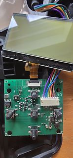 Leiterplatte mit LCD-Display und Kabeln