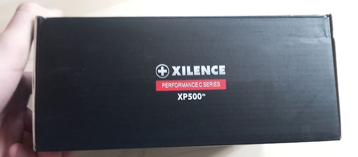 Verpackung eines Xilence Netzteils