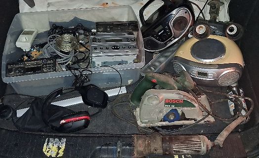 Verschiedene gebrauchte Elektrogeräte und Werkzeuge