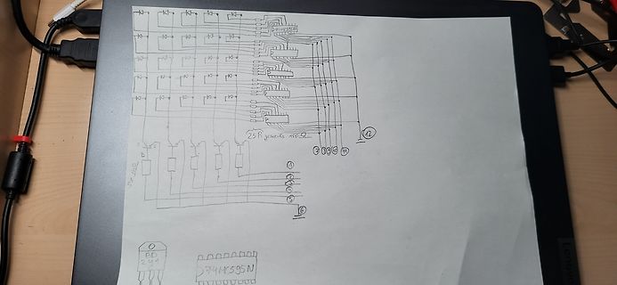 Handgezeichneter Schaltplan auf Papier