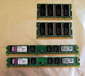 Vier RAM-Module (DDR-Speicherriegel)