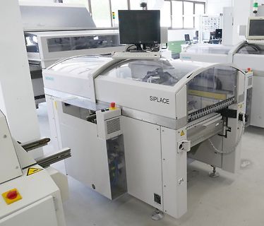 Siemens SIPLACE Bestückungsautomat in einer Werkstatt