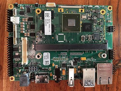 Apalis IMX6D Einplatinencomputer auf Holzuntergrund